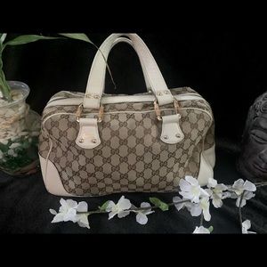 Reposhing, authentic Gucci shoulder bag with bamboo accents